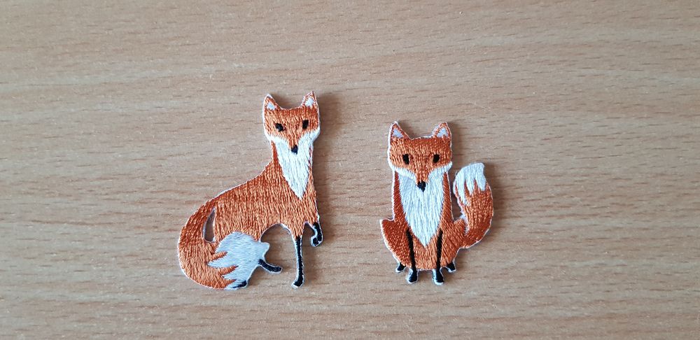 2 petits ecussons brod�s
paire de renard
5x3 cm et 4x3 cm
4 Carnon Plage (34)