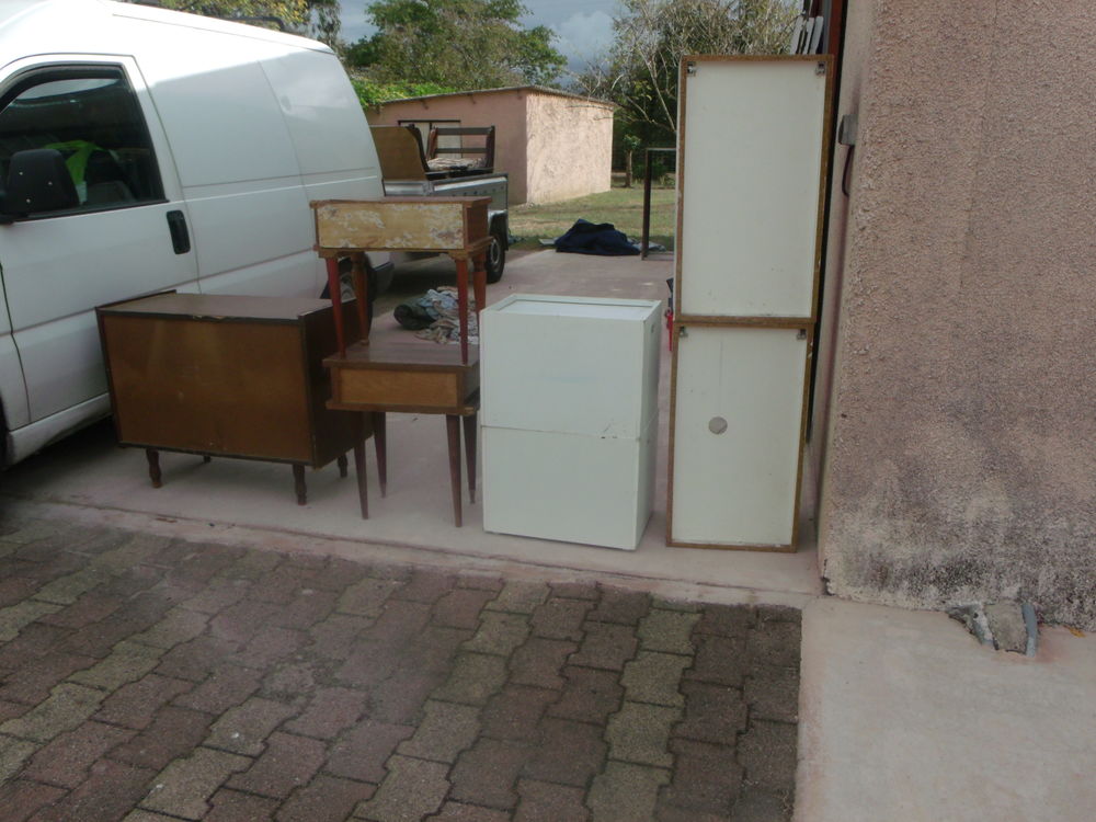 petits meubles 120 Saint-M�dard-de-Guizi�res (33)