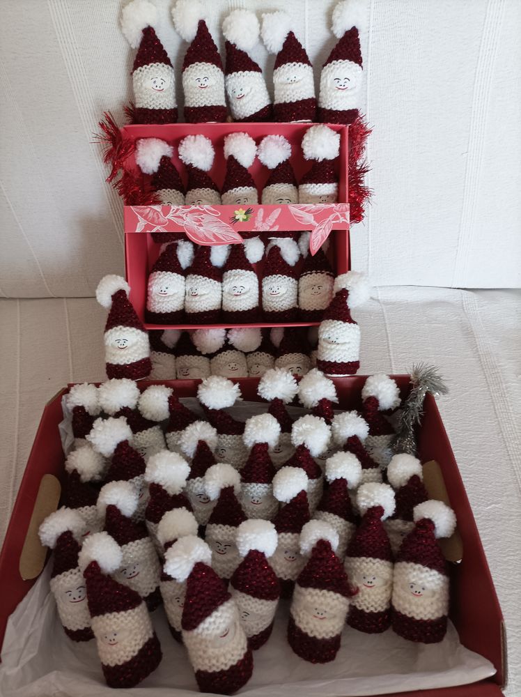 petits p�res No�l, en laine, 1 Saint-Lactencin (36)