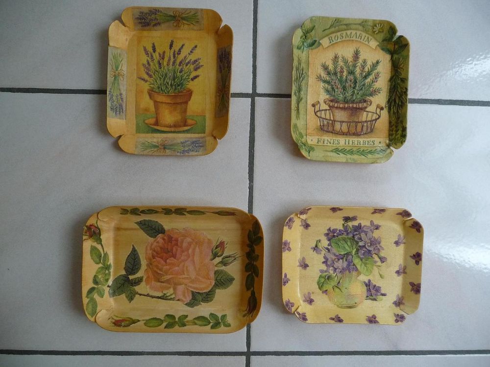 3 petits plateaux en bois d�cor� 15 Celles-sur-Belle (79)