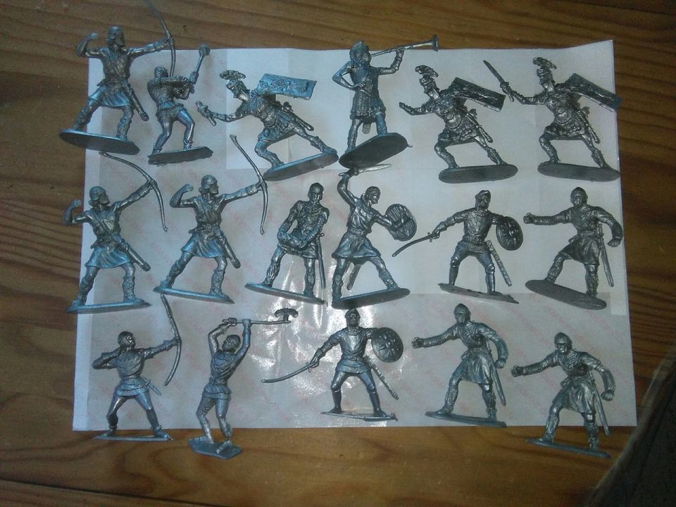 PETITS SOLDATS, COWBOYS, INDIENS, ROMAINS, SOLDATS DE CHATEA 10 Amiens (80)