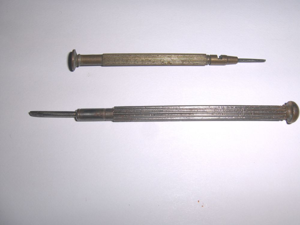 2 petits tournevis d'horloger 1,5 et 2,5 mm ? ($)
2 Sauchy-Cauchy (62)