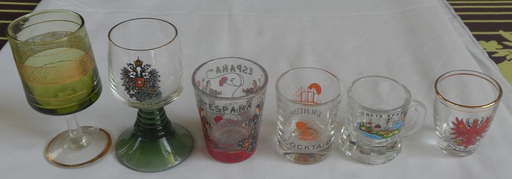 Lot de 6 petits verres divers neufs
dont 1 �br�ch� au pied 15 Castries (34)