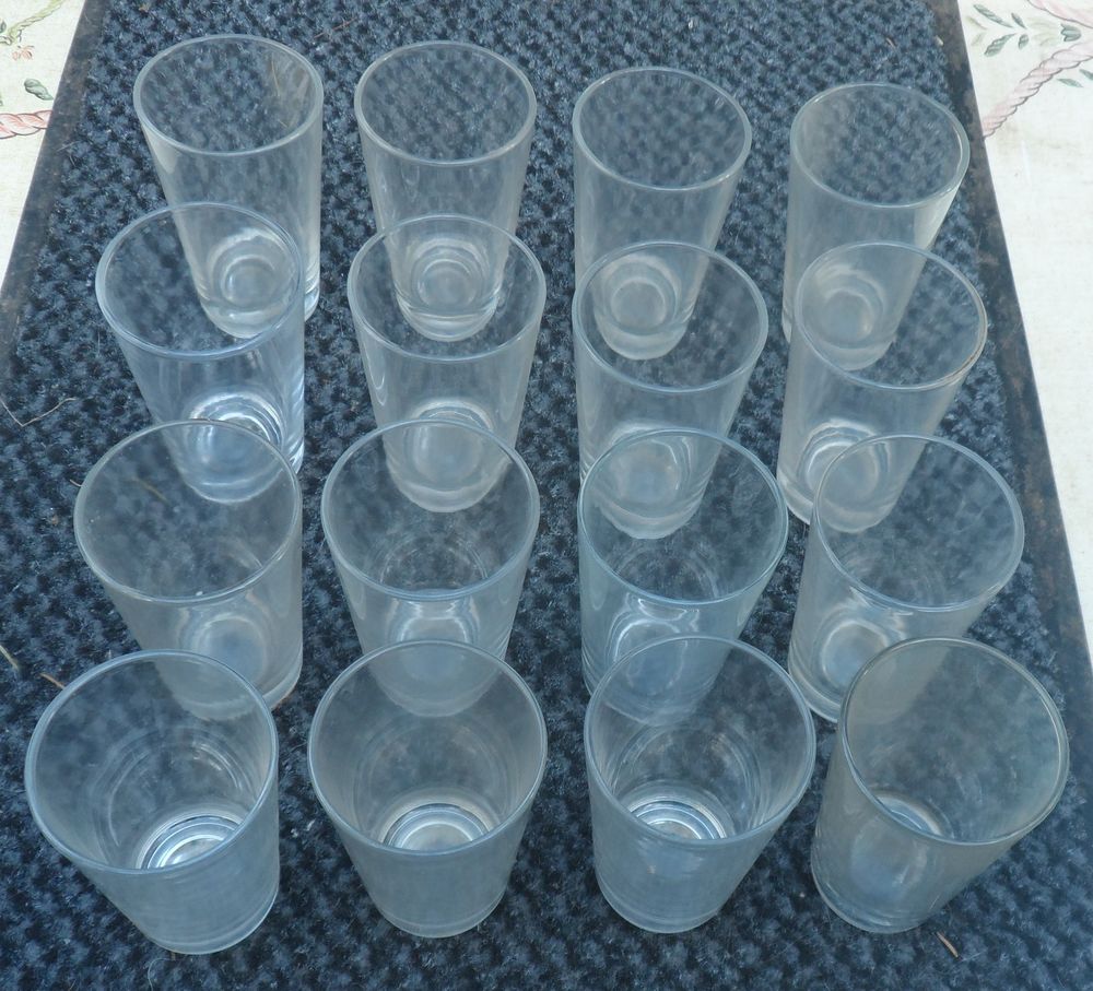 16 petits verres vintages hauteur 10 cm diam�tre du haut 5,5 10 Castries (34)