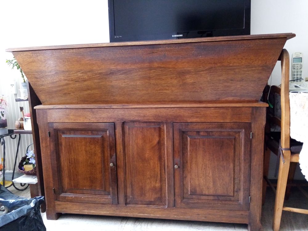 - PETRIN EN NOYER MASSIF A LIQUIDER 380 Nice (06)