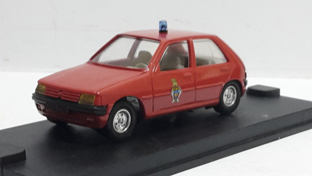 Peugeot 205 berline Pompier (r�sine) 42 Follainville-Dennemont (78)
