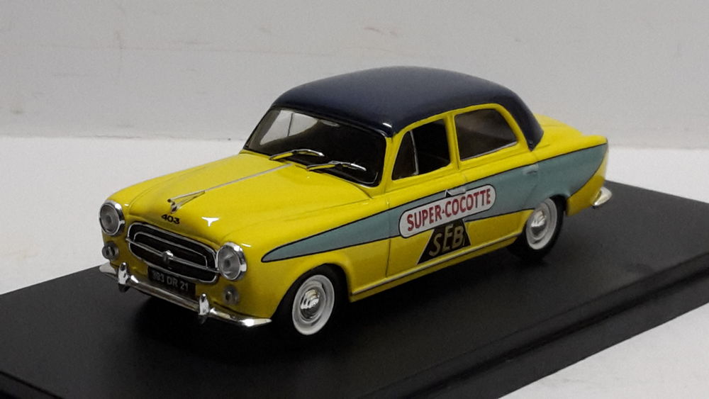 Peugeot 403 berline SEB 22 Follainville-Dennemont (78)