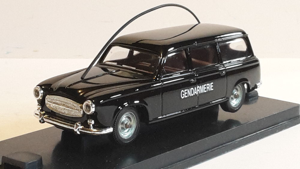 Peugeot 403 break vitr� GENDARMERIE 42 Follainville-Dennemont (78)