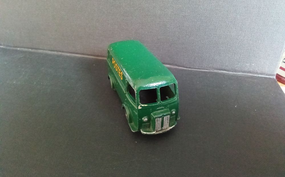 PEUGEOT D.3.A. POSTES. 25B DINKY TOYS ANN�E 1954/59
55 Craponne (69)