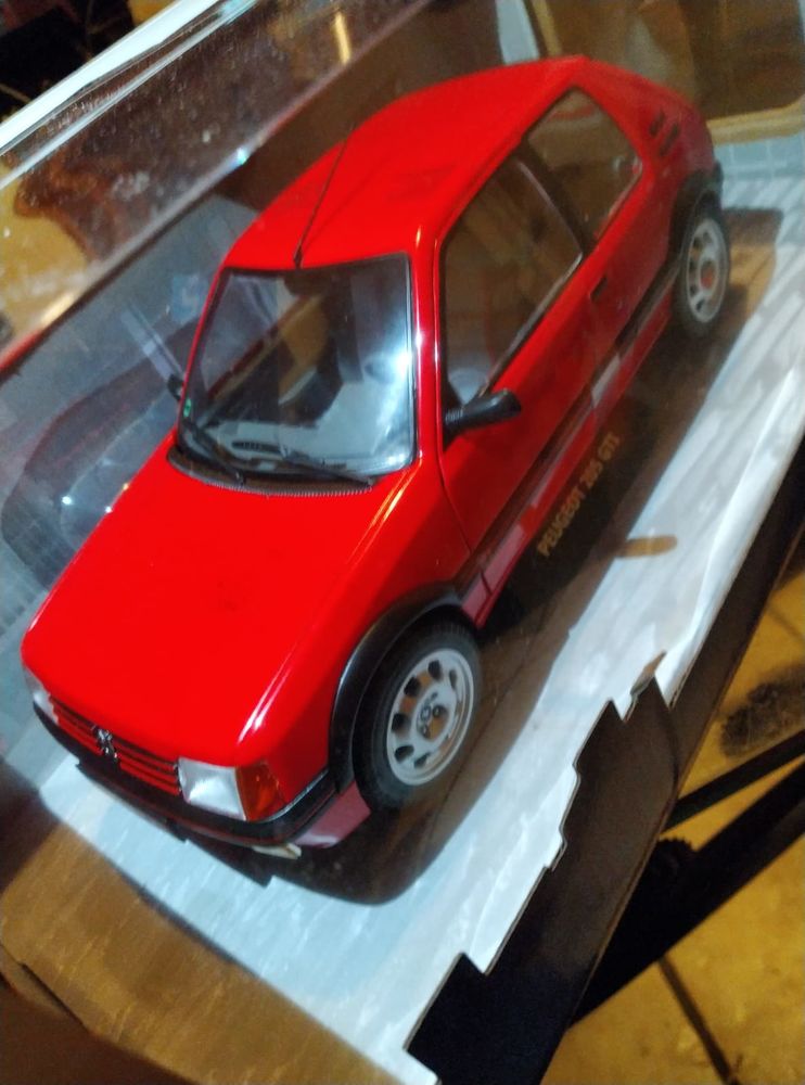 PEUGEOT 205 GTI ROUGE SOLIDO 1/18 63 Valleiry (74)