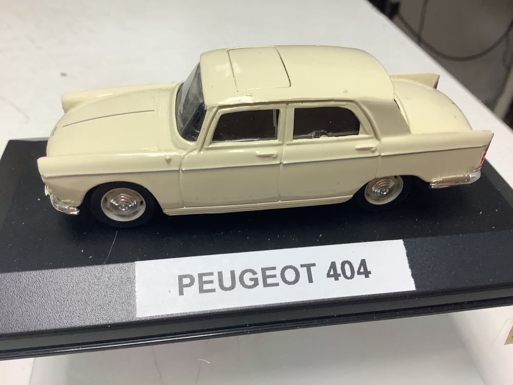 PEUGEOT 404 voiture miniature 10 Alès (30)
