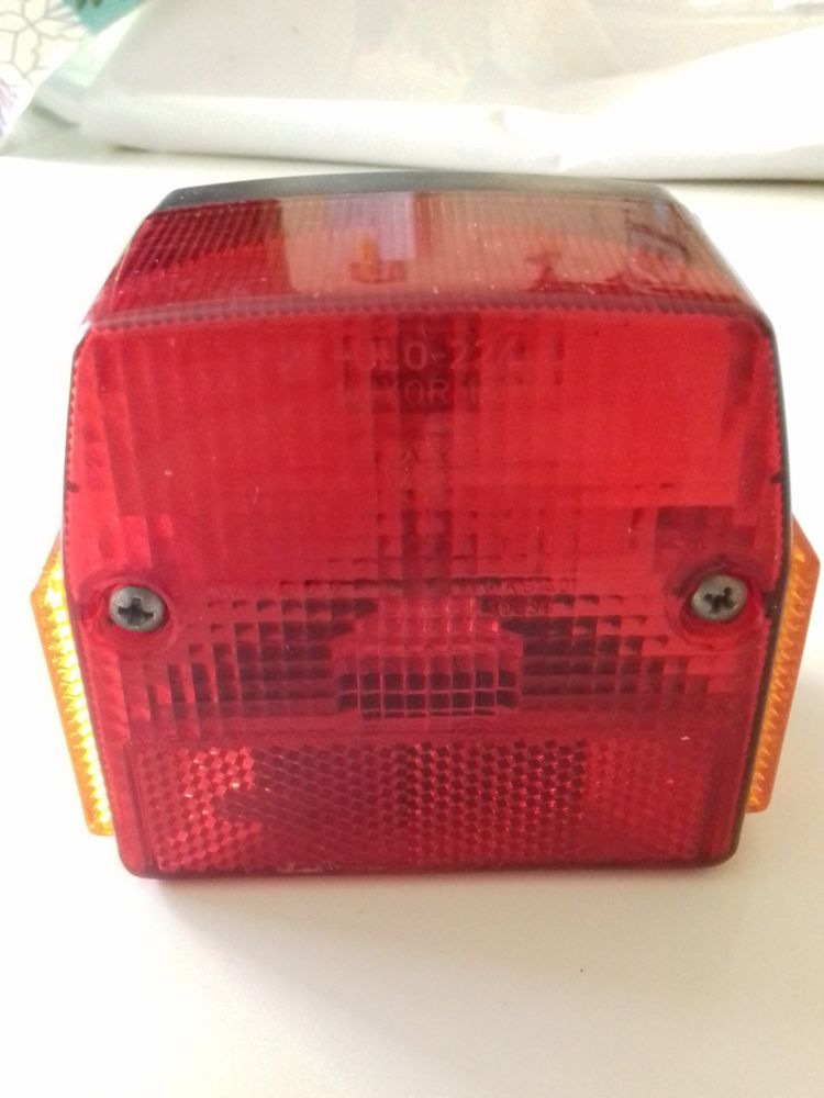 phare arri�re neuf pour  2 roues 2 Arles (13)