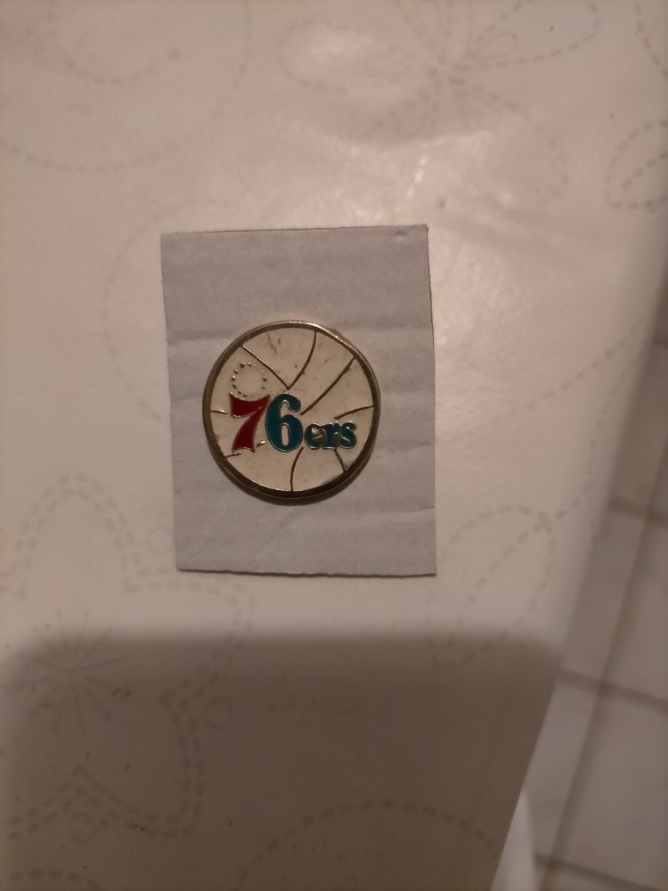 pin's Philadelphie sixers 5 Miribel (01)
