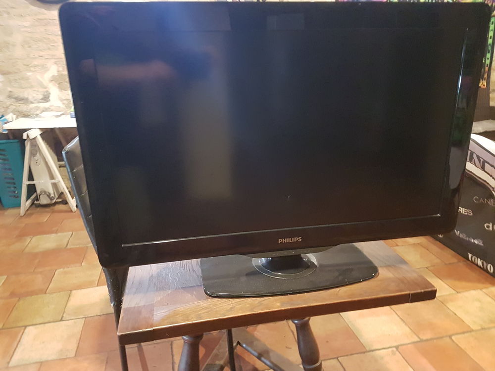 Tv philips 81cm 40 Fanjeaux (11)