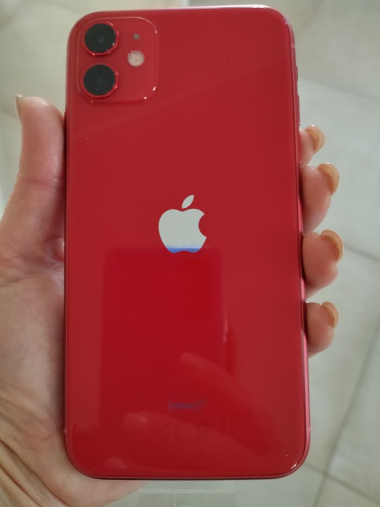 I phone 11 neuf rouge 256go 600 L'Escar�ne (06)