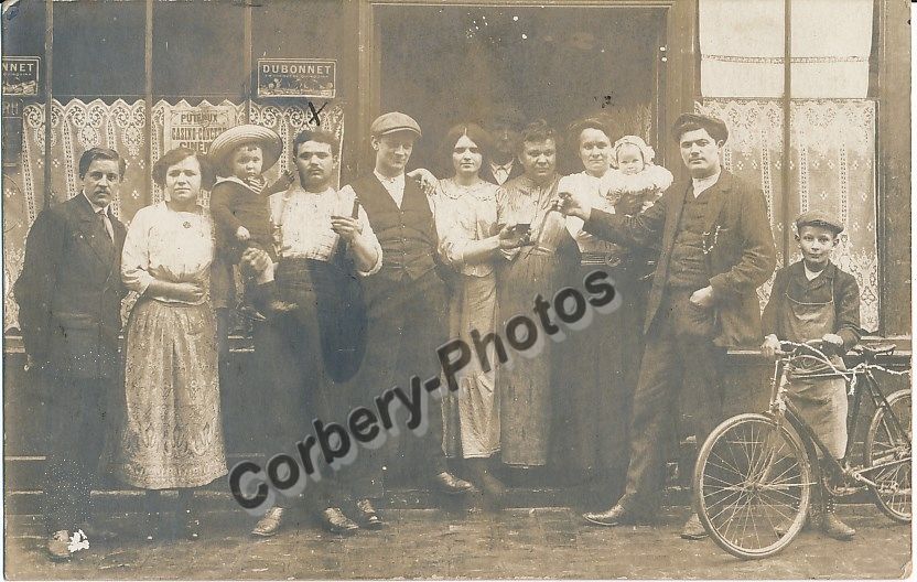 92 CPA PHOTO PUTEAUX Personnages Caf� Bistrot Commerce 18 Loches (37)