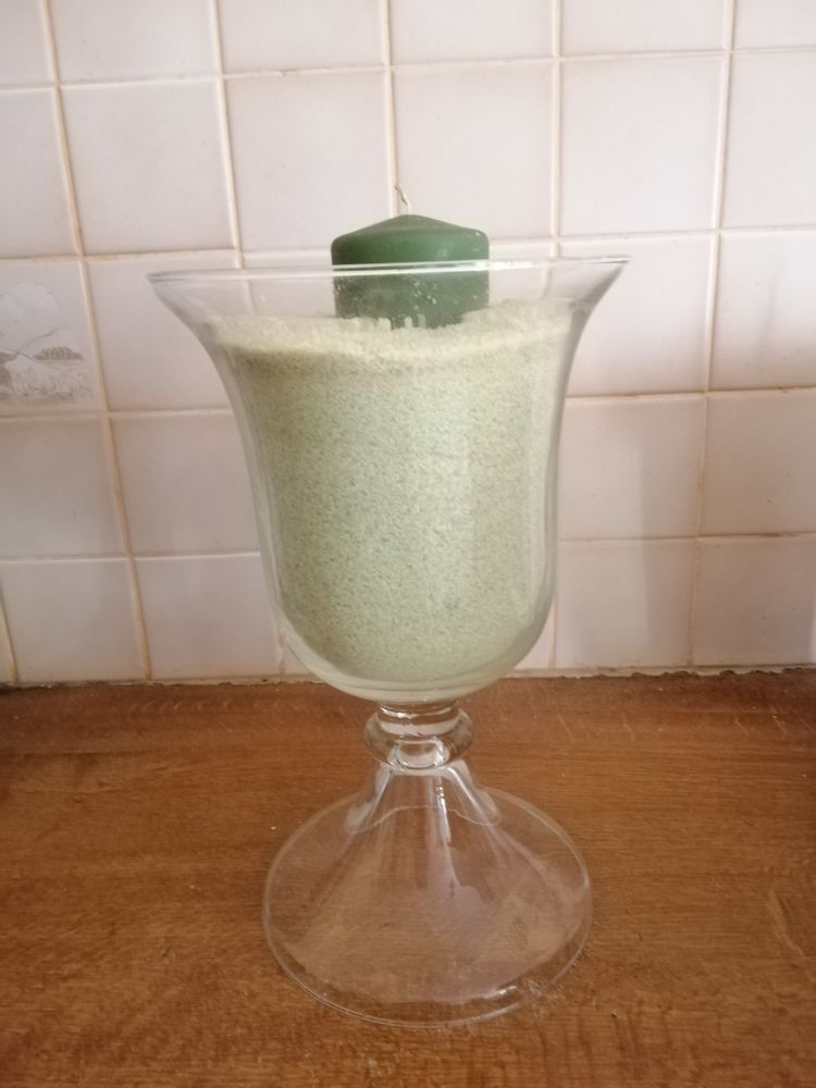 Photophore avec sable et grosse bougie
de couleur Verte
20 Toulouse (31)