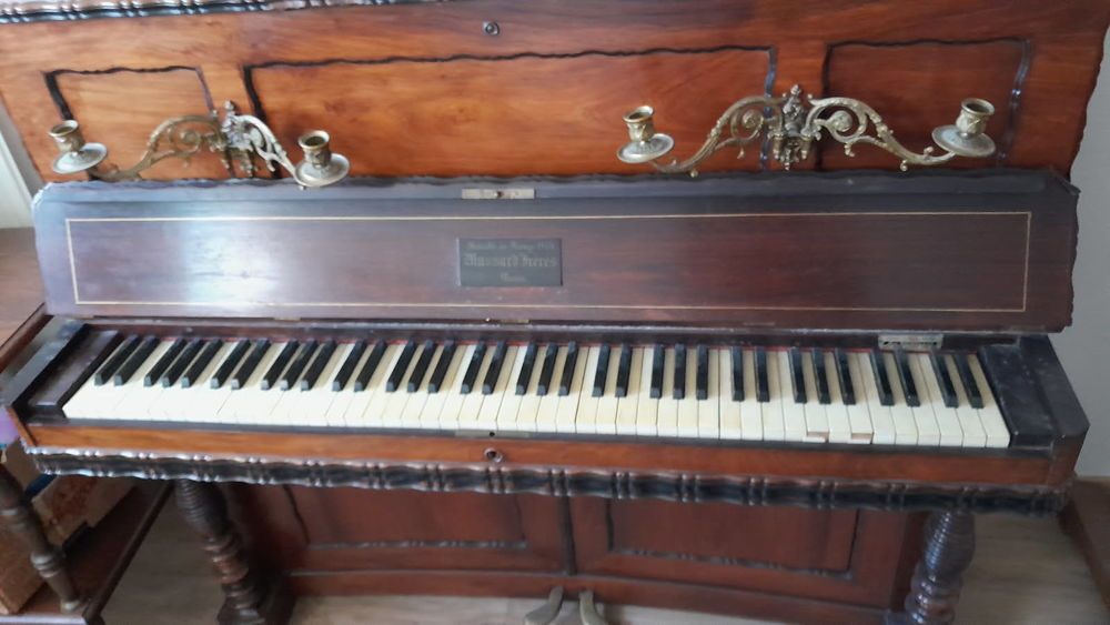 PIANO ANCIEN 30 Laval (53)