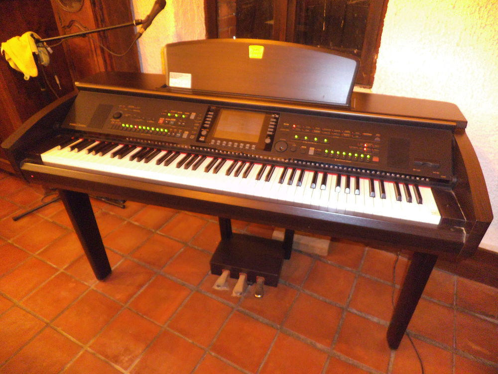 Piano arrangeur Yamaha Clavinova CVP307 . 0 Tr�vien (81)