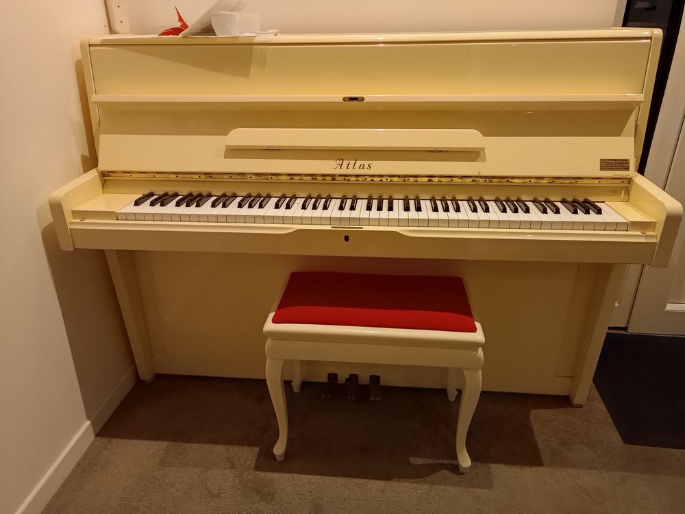 Piano Atlas peu servi 300 Versailles (78)