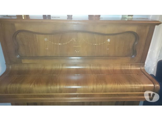 Piano bois de 1921. Prix Sacrifi�s 350 Nimes (30)