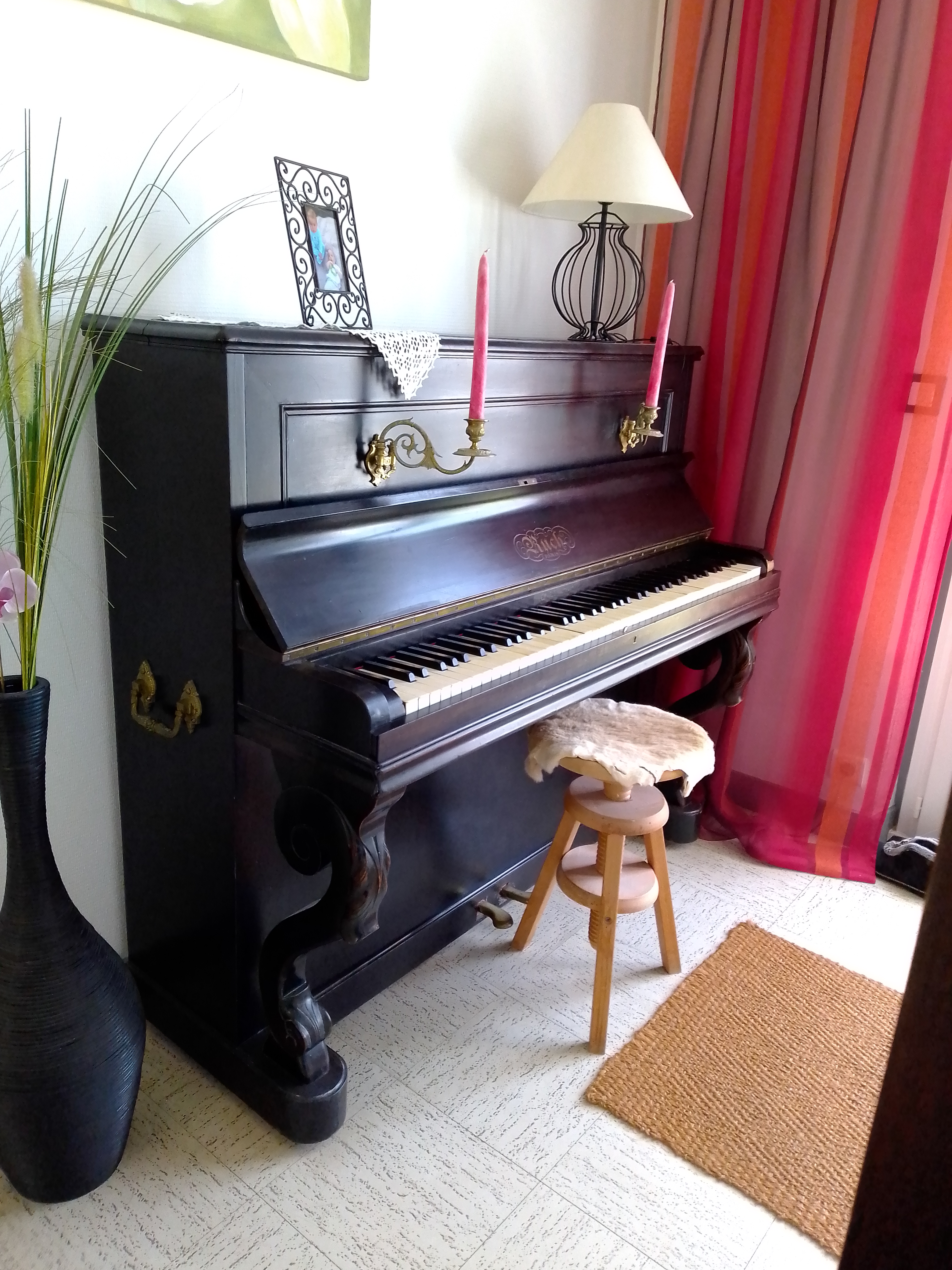 Piano droit ancien � reparer 60 Villecerf (77)