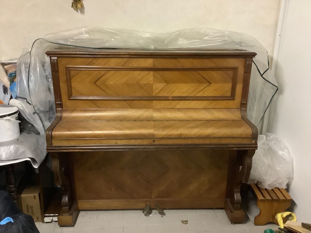PIANO DROIT Ann�e 1900 100 La S�guini�re (49)