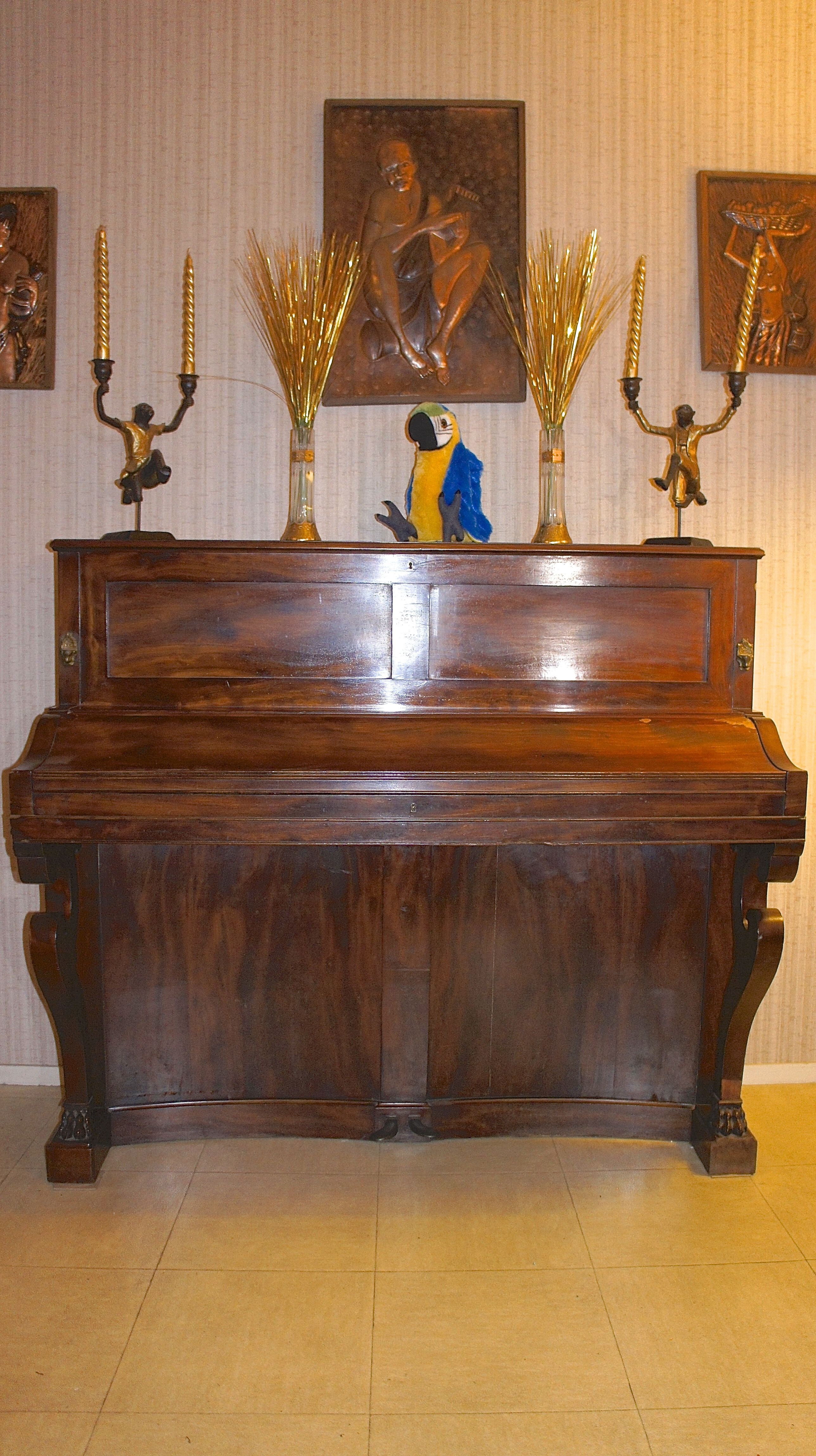 Piano droit en bois de d�coration 73 Courcouronnes (91)