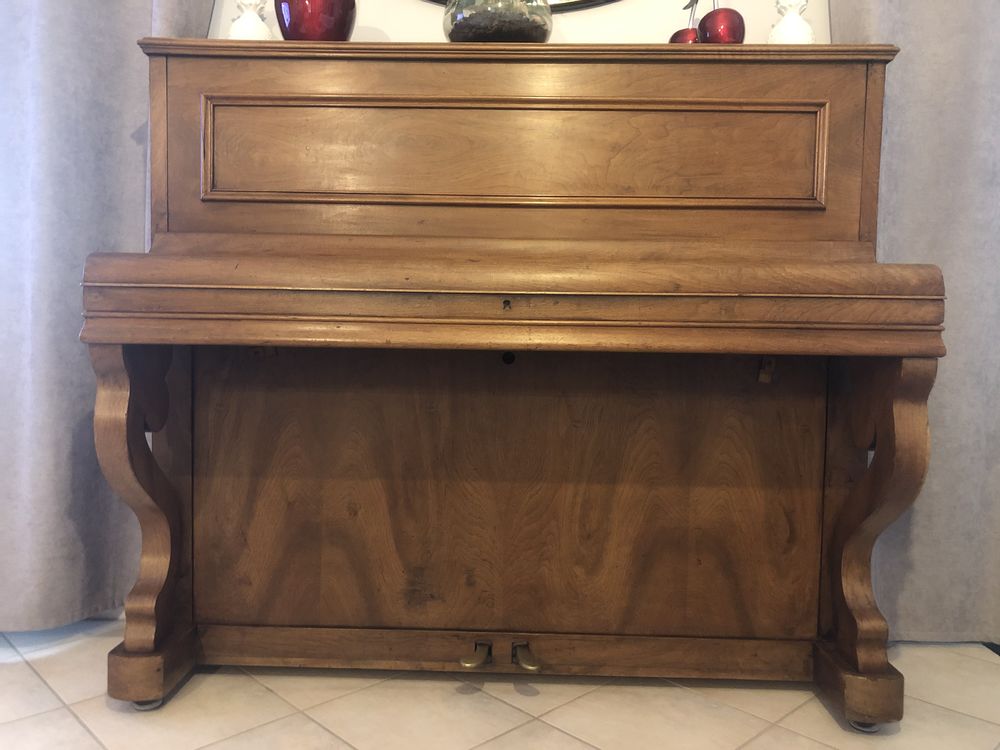 Piano droit en bois 390 Limoges (87)