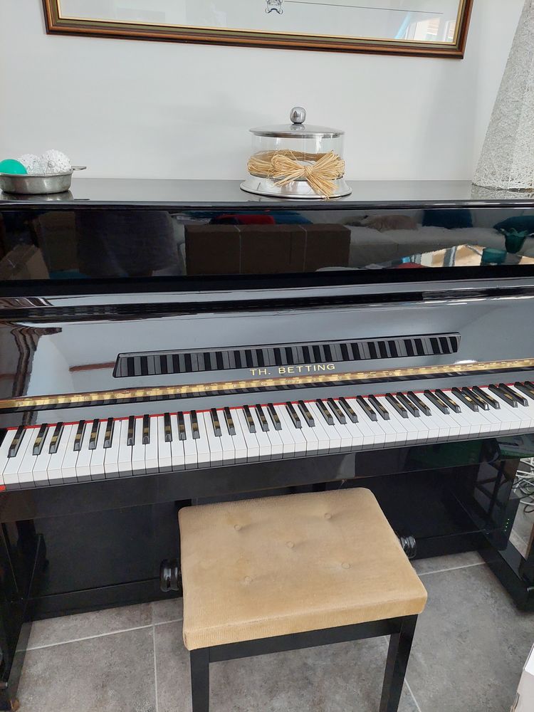 Piano droit brillant noir tbe Instruments de musique