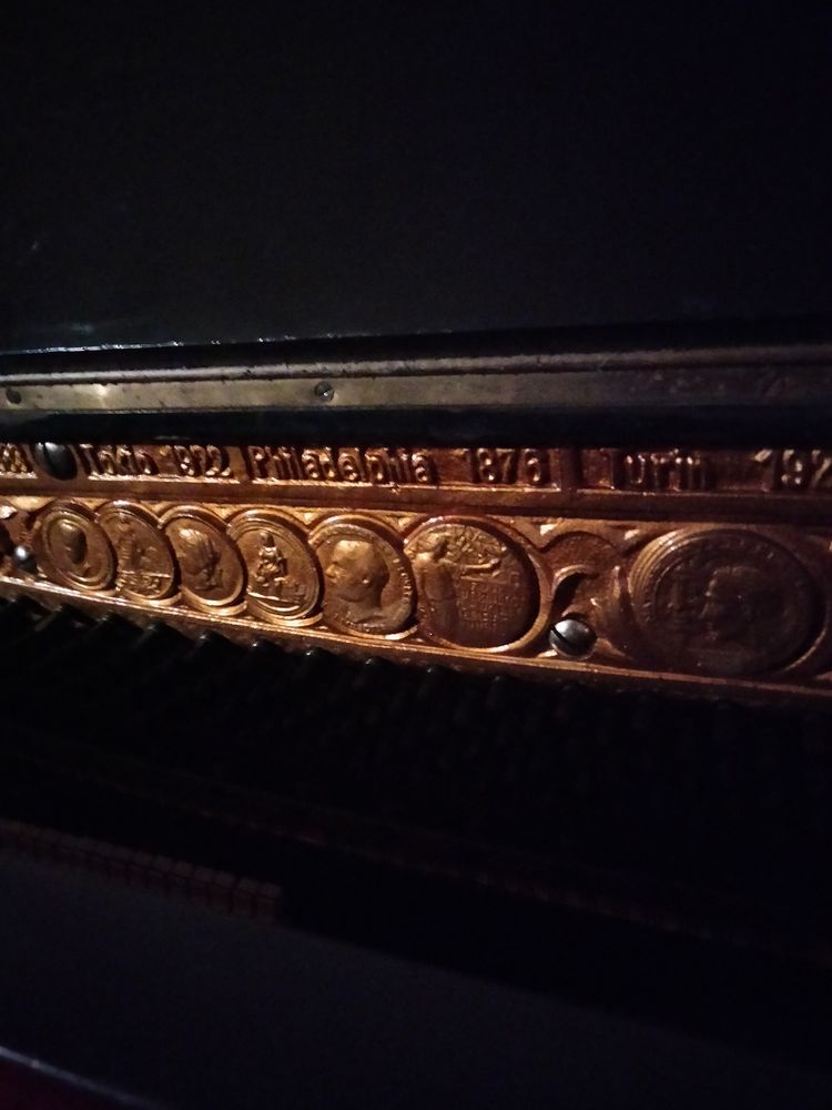 mon piano droit de concert de marque SEILER. 1000 Thouars (79)