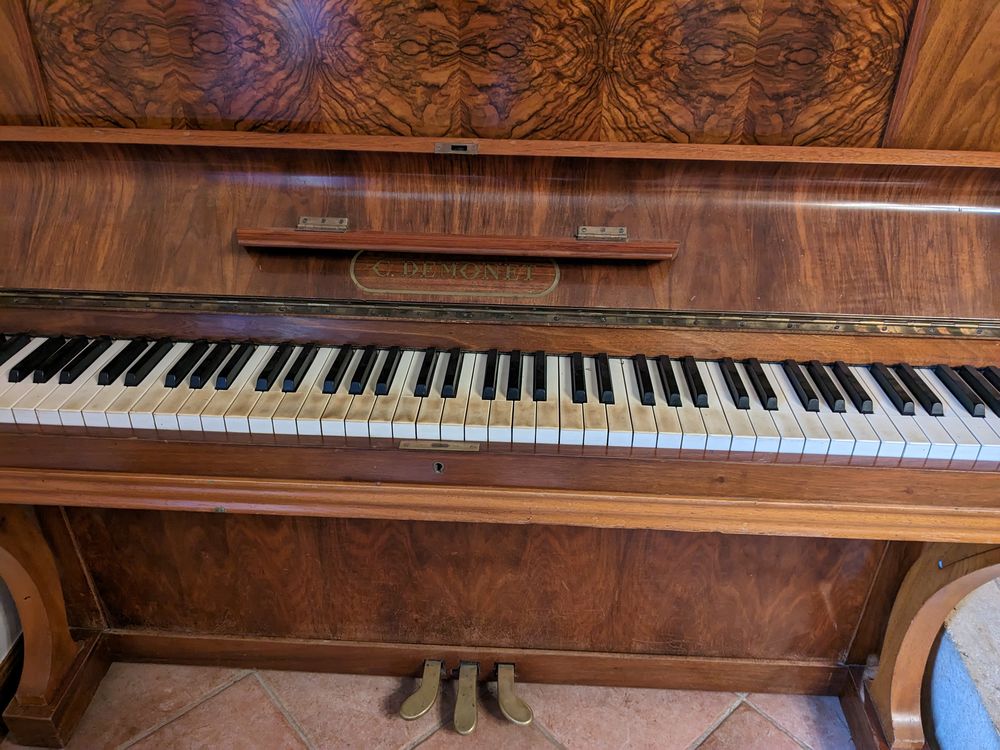 Piano droit DEMONET 800 C�ron (71)