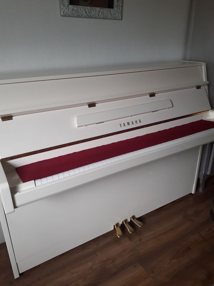 Piano droit d'�tude 2700 Les Mureaux (78)