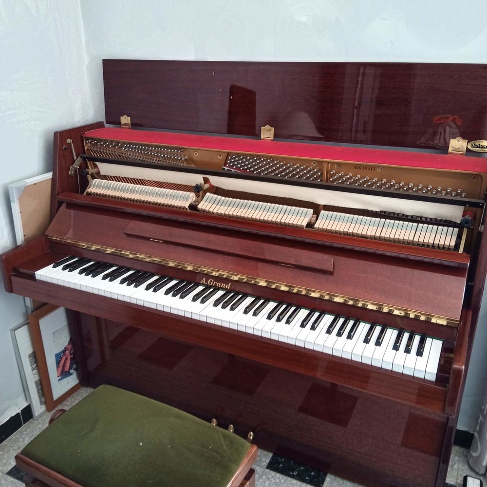 Piano droit d'études A.Grand 800 Sanary-sur-Mer (83)