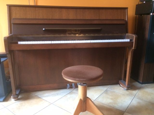 PIANO DROIT GEBR NIENDORF 
1000 Martigues (13)