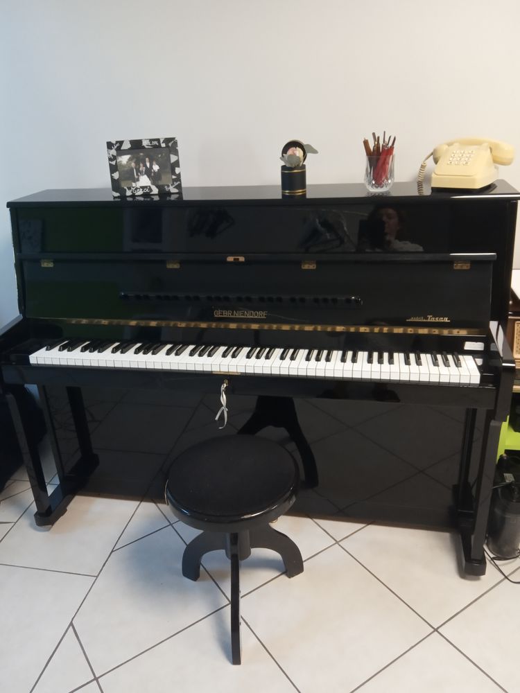 Piano droit GEBR NIENDORF laqué noir 990 Villefontaine (38)