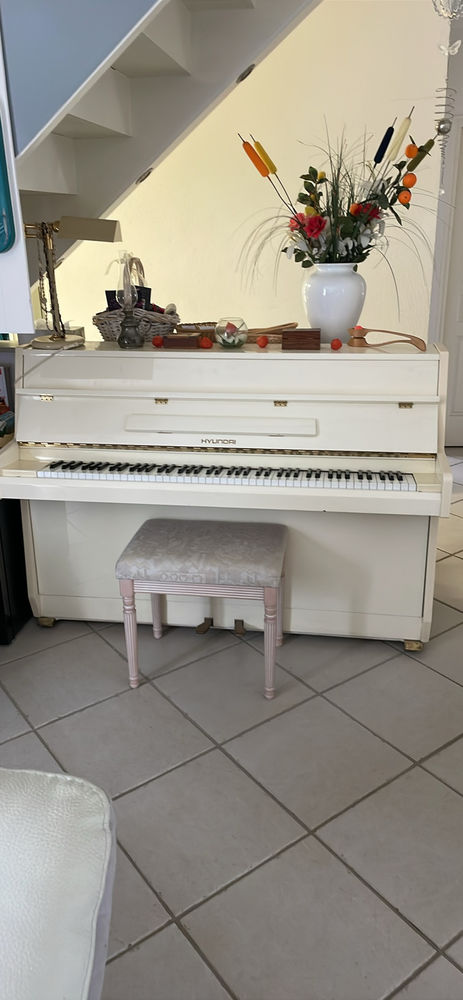 Piano droit Hyundai 400 Vieille-�glise-en-Yvelines (78)