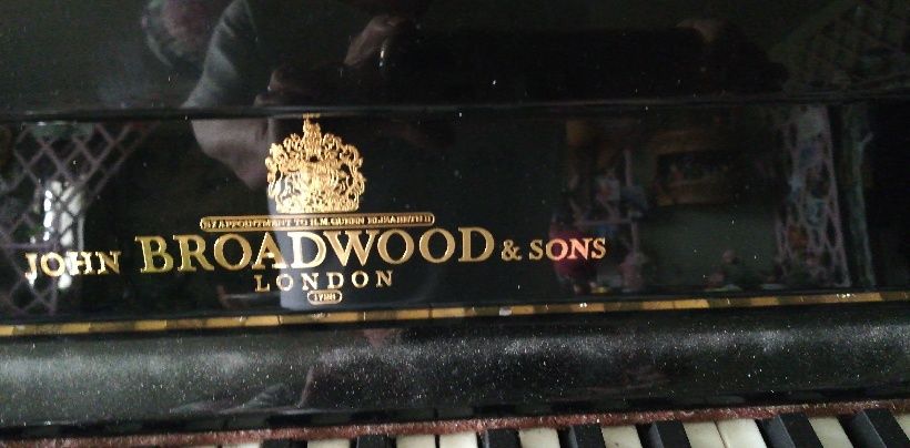 Piano droit John Broadwood and sons en tr�s bon �tat 
800 Saint-Maur-des-Foss�s (94)