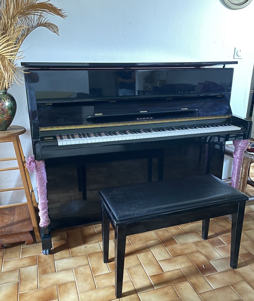 Piano Droit Samick JS-115 2600 Sainte-Anne (97)