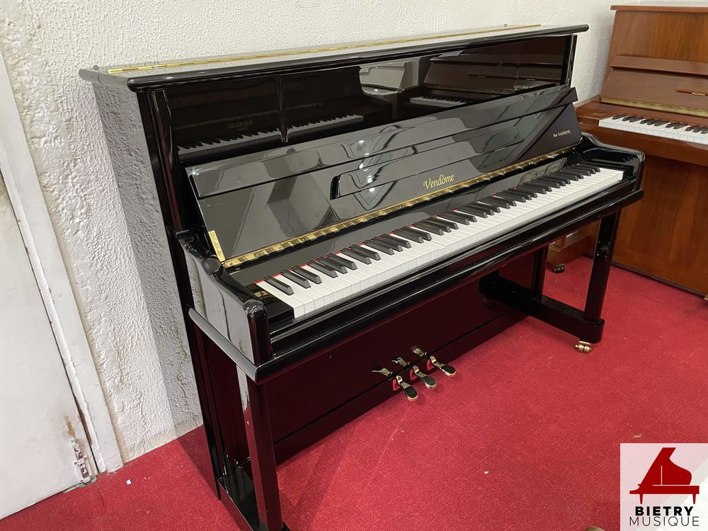 Piano droit Schimmel modèle 8 Noyer 4200 Lyon 5 (69)