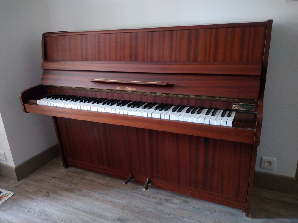 Piano droit Steinmann 0 B�darrides (84)