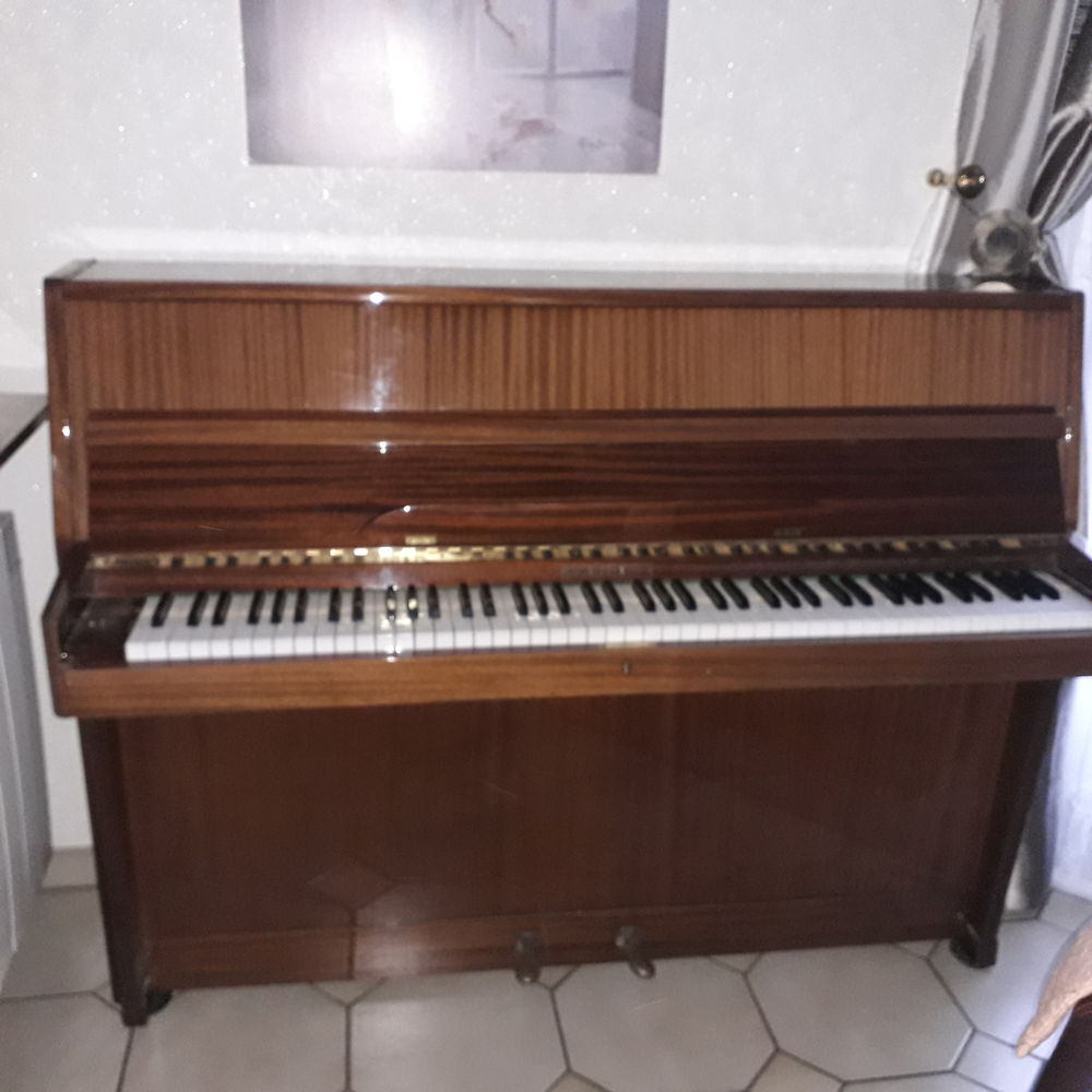 Piano droit  250 Marolles-en-Brie (94)