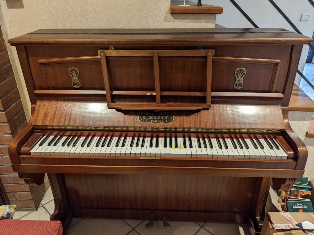 Piano droit . 100 Saint-Vaast-en-Chauss�e (80)