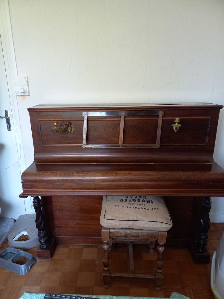 Piano droit  300 Paray-le-Monial (71)