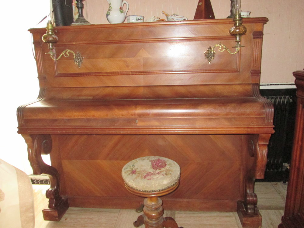 Piano droit 200 Bardouville (76)