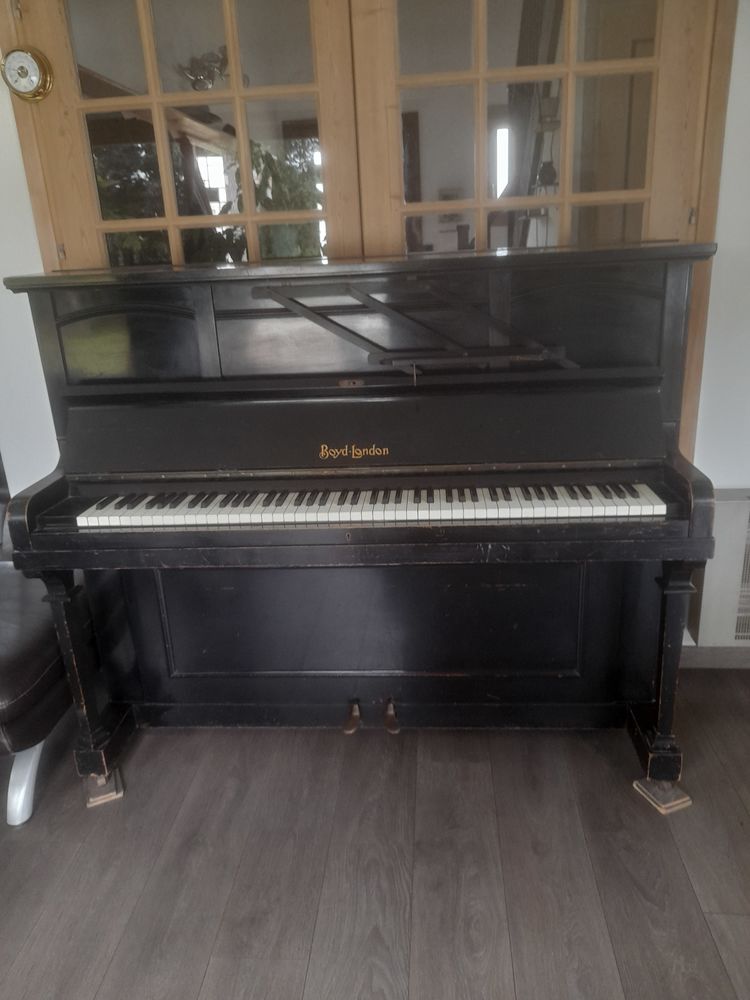 Piano droit 100 Gravelines (59)