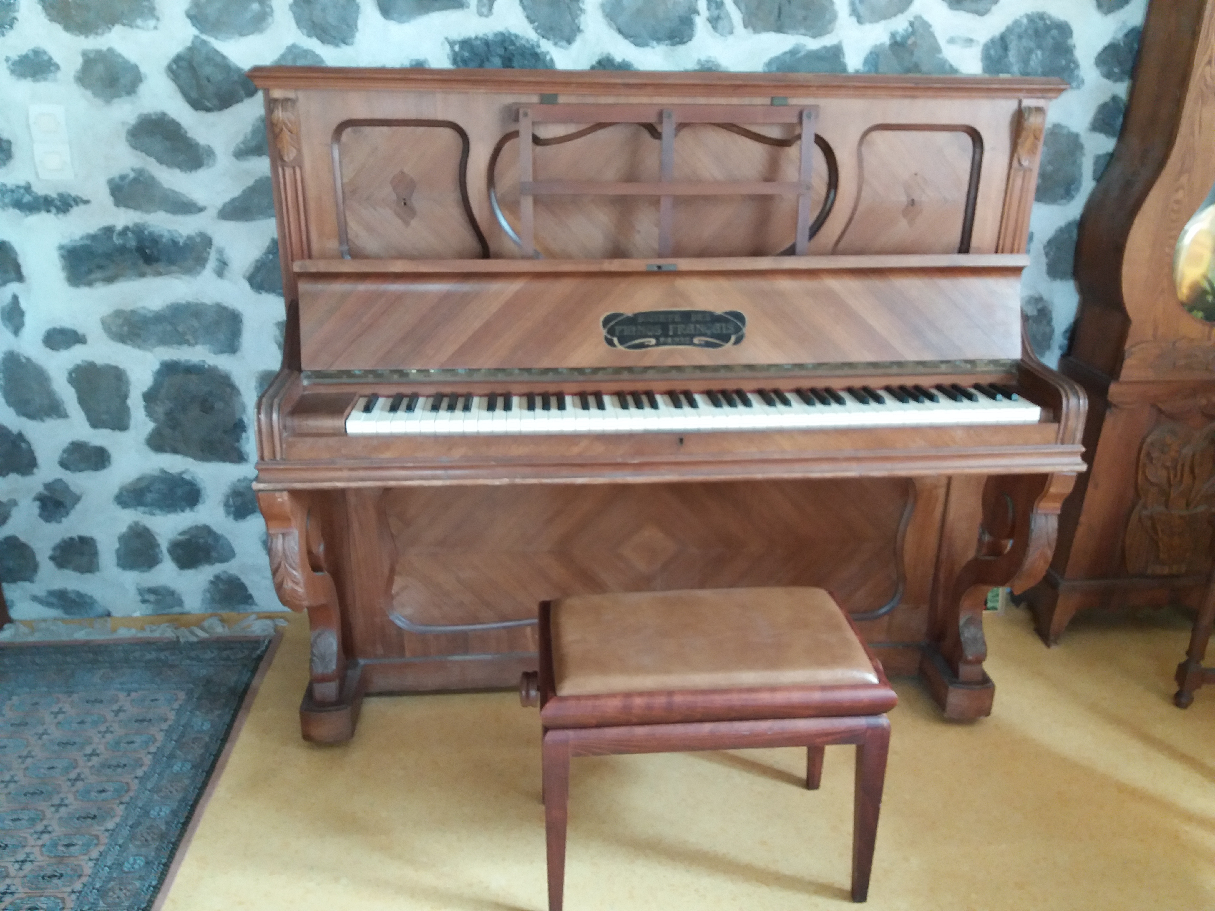 piano droit 390 Le Puy-en-Velay (43)