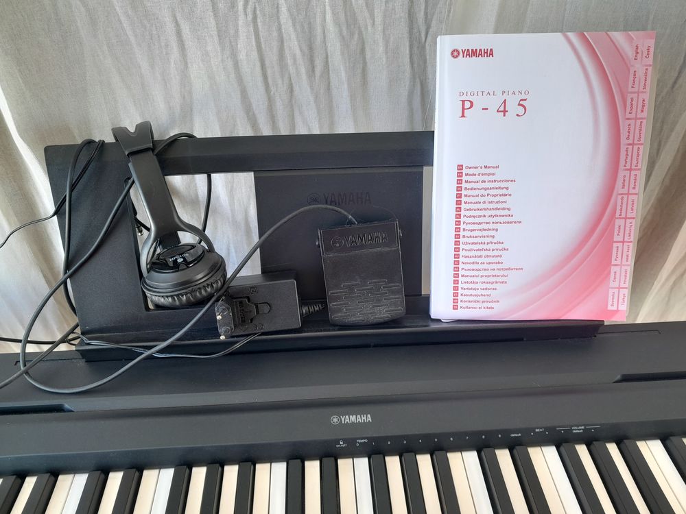 Piano �lectrique Yamaha comme neuf + tabouret/p�dale/casque 400 Paris 18 (75)