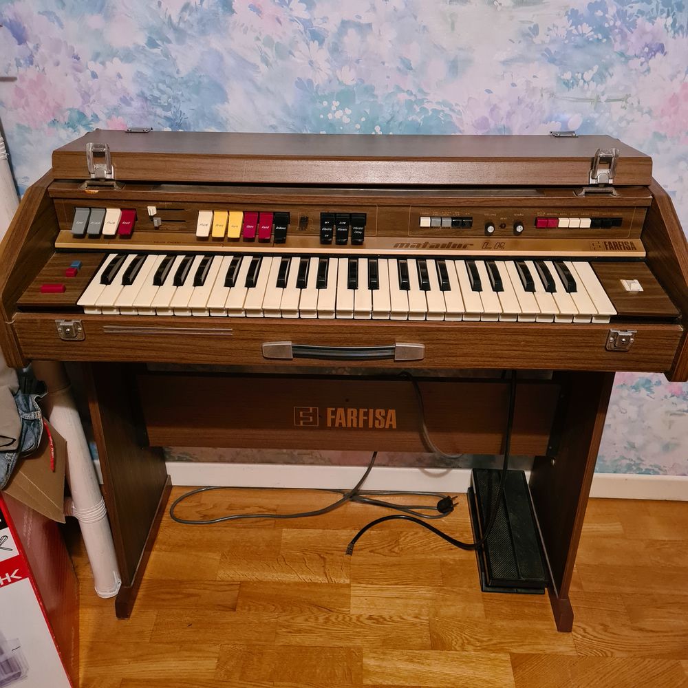  piano �lectronique assez bon �tat 39 Saint-Genest-Lerpt (42)