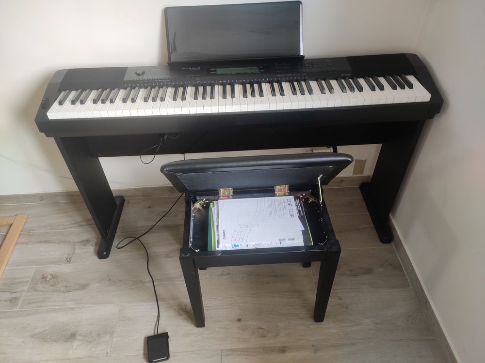 piano electronique marque CASIO 400 Estrablin (38)